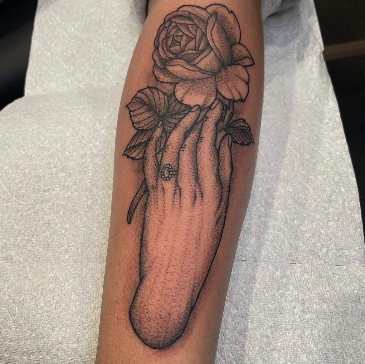 hand holding rose, vintage tattoo, rose, vintage, blackwork, stippling